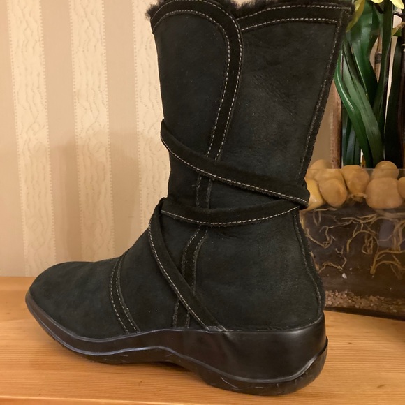 Clarks Artisan Collection Shearling Boots - Picture 3 of 10